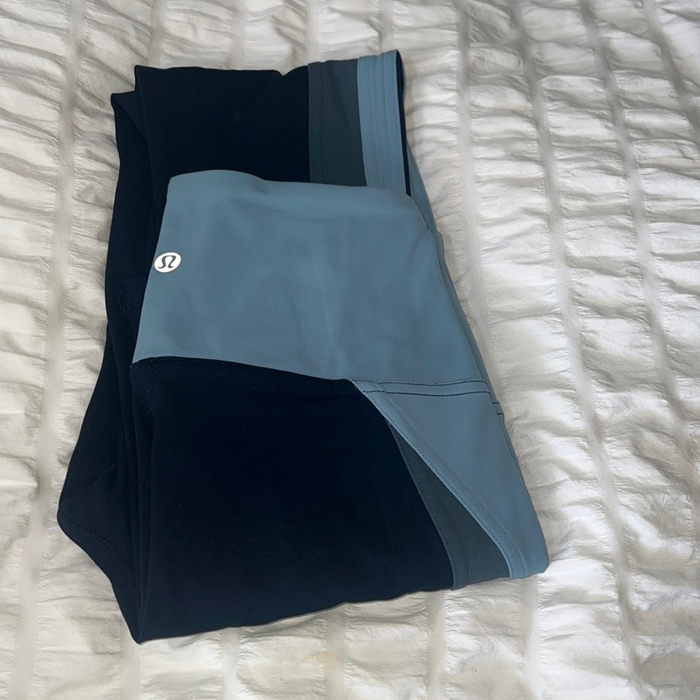 Perfect condition Lululemon leggings in blue size 4
